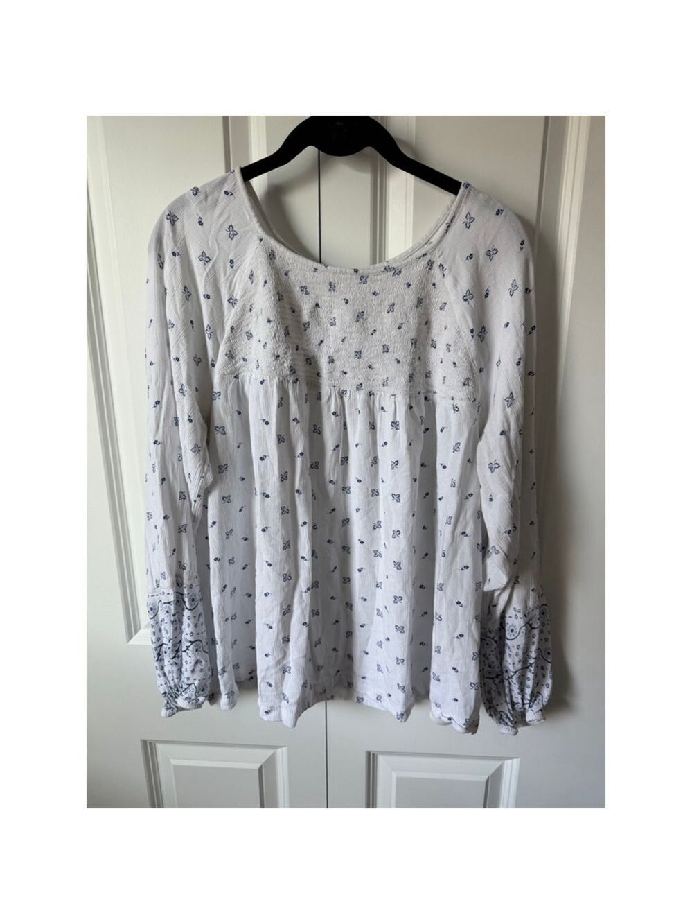 Old Navy White & Blue Floral Blouse XL